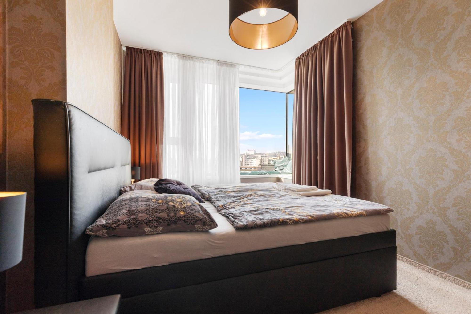 Panorama City Apartment In Downtown Area With Free Parking And Castle View Bratislava Eksteriør bilde