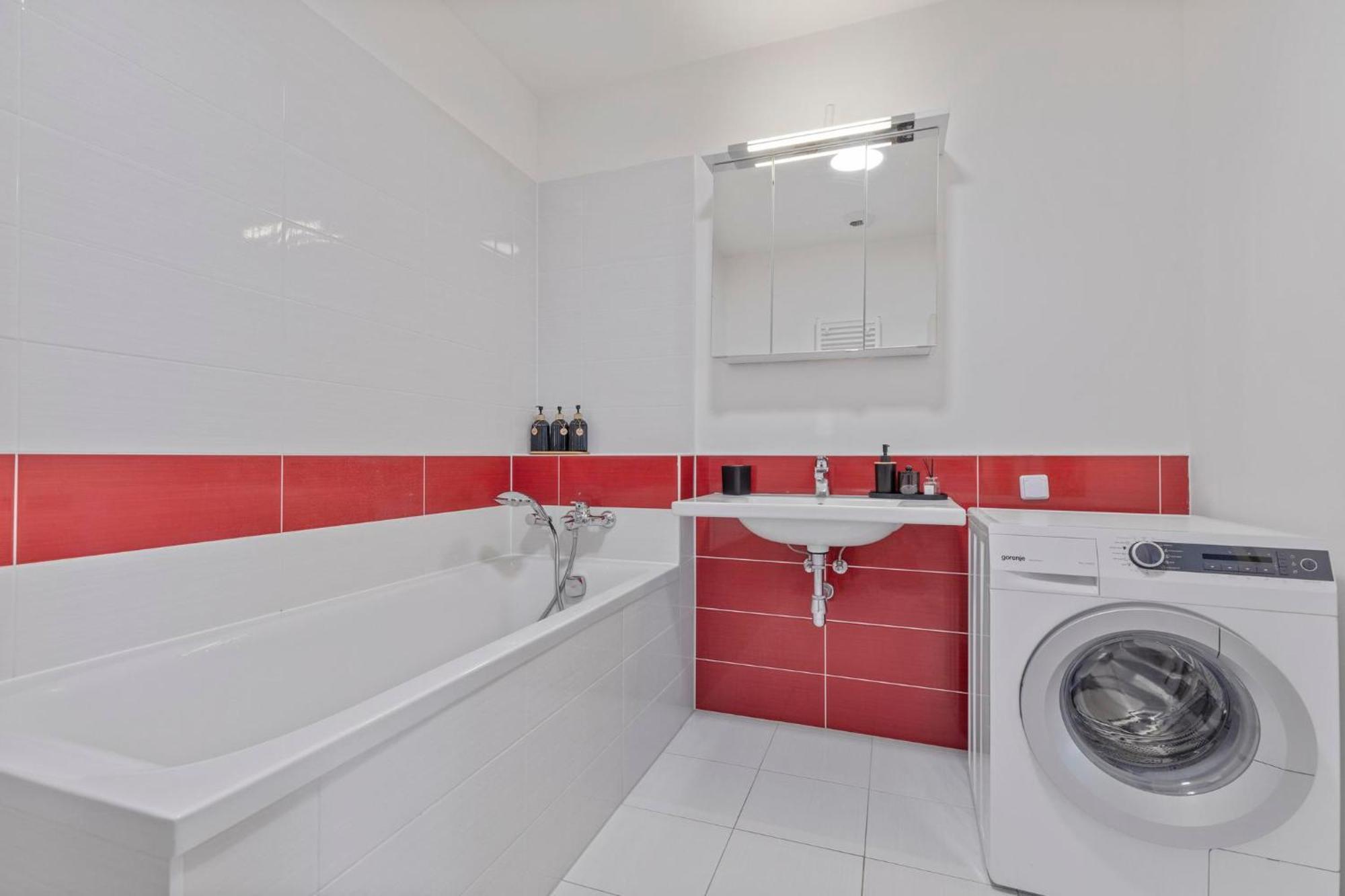 Panorama City Apartment In Downtown Area With Free Parking And Castle View Bratislava Eksteriør bilde