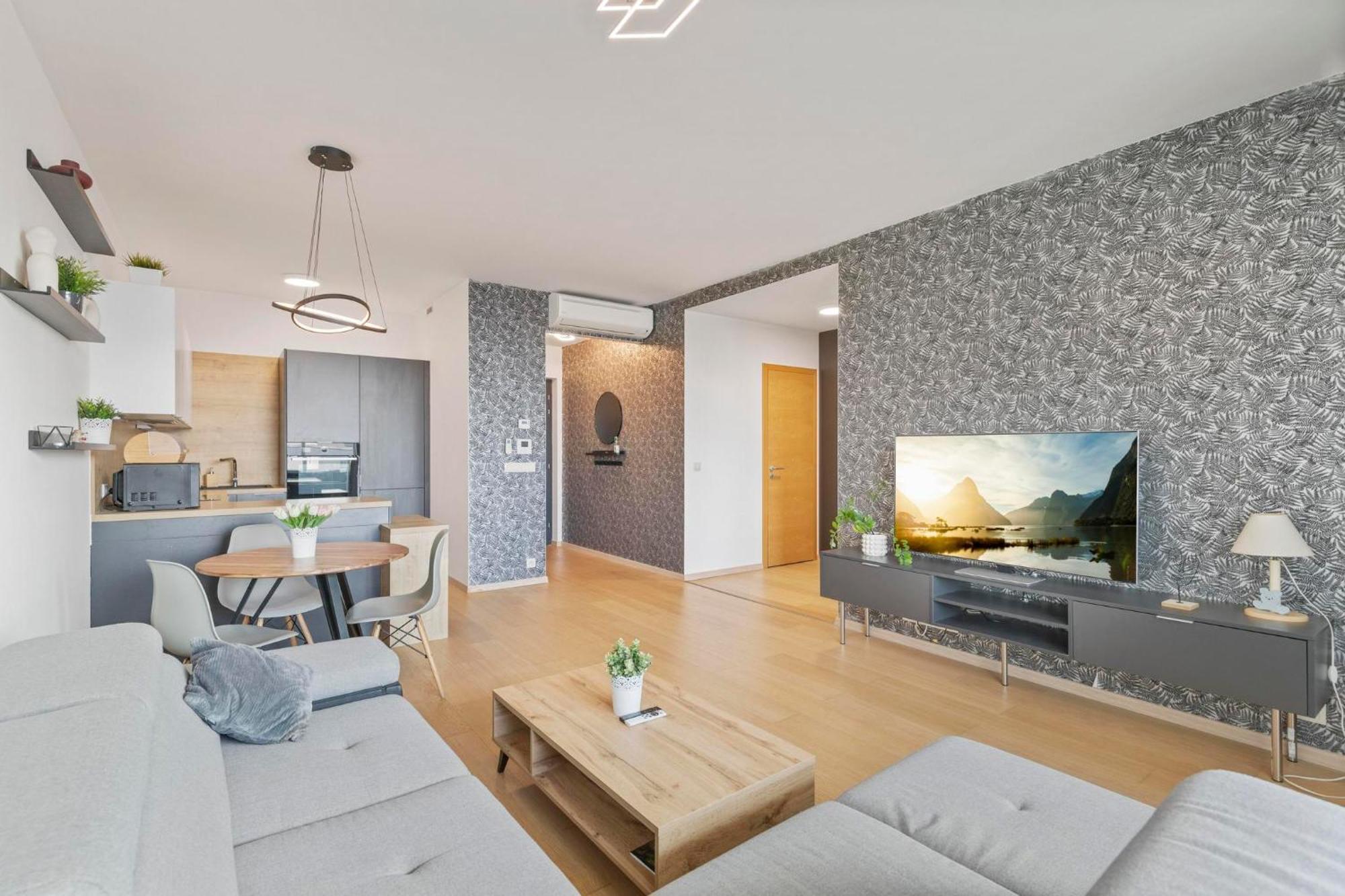 Panorama City Apartment In Downtown Area With Free Parking And Castle View Bratislava Eksteriør bilde