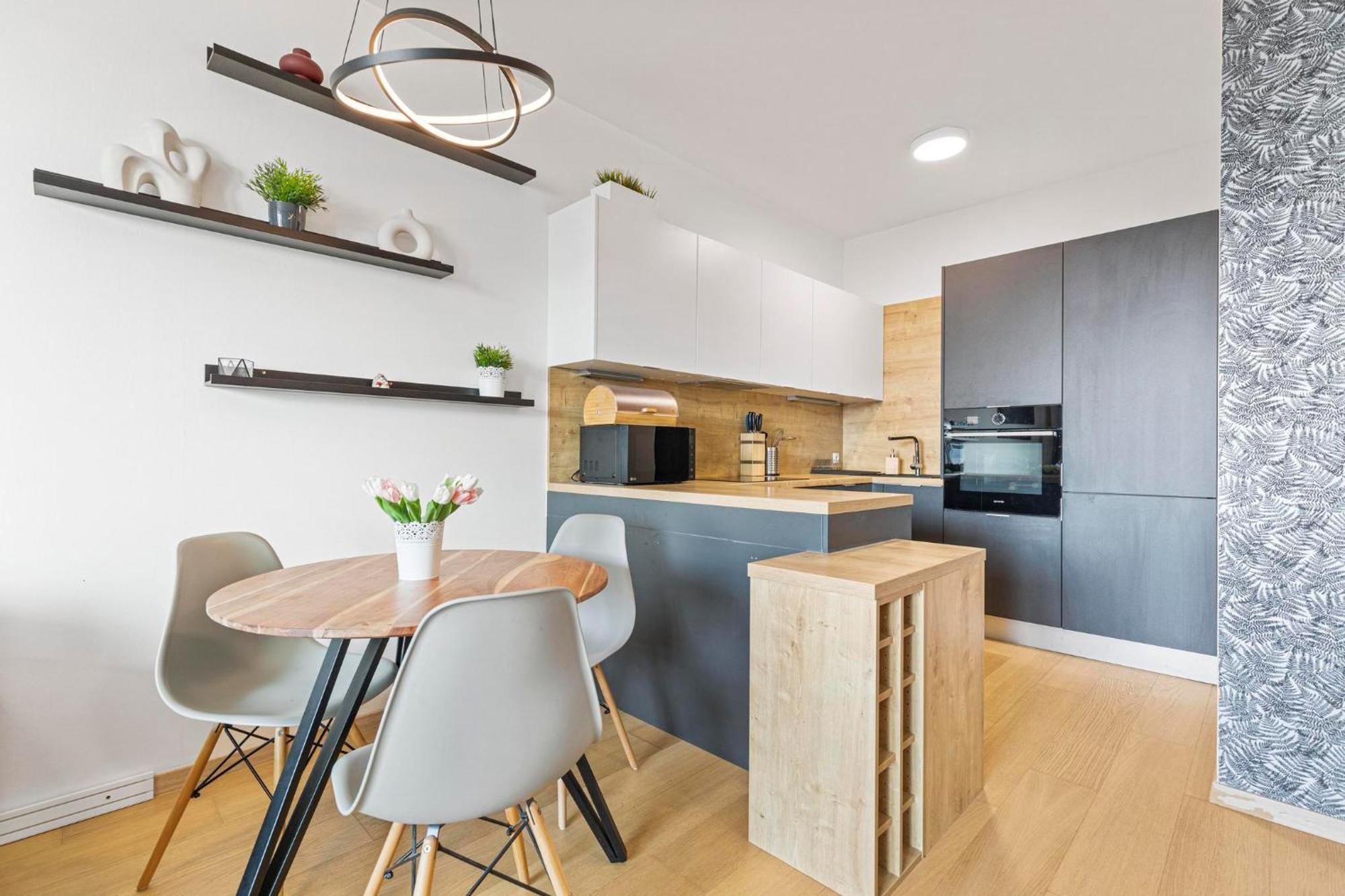 Panorama City Apartment In Downtown Area With Free Parking And Castle View Bratislava Eksteriør bilde