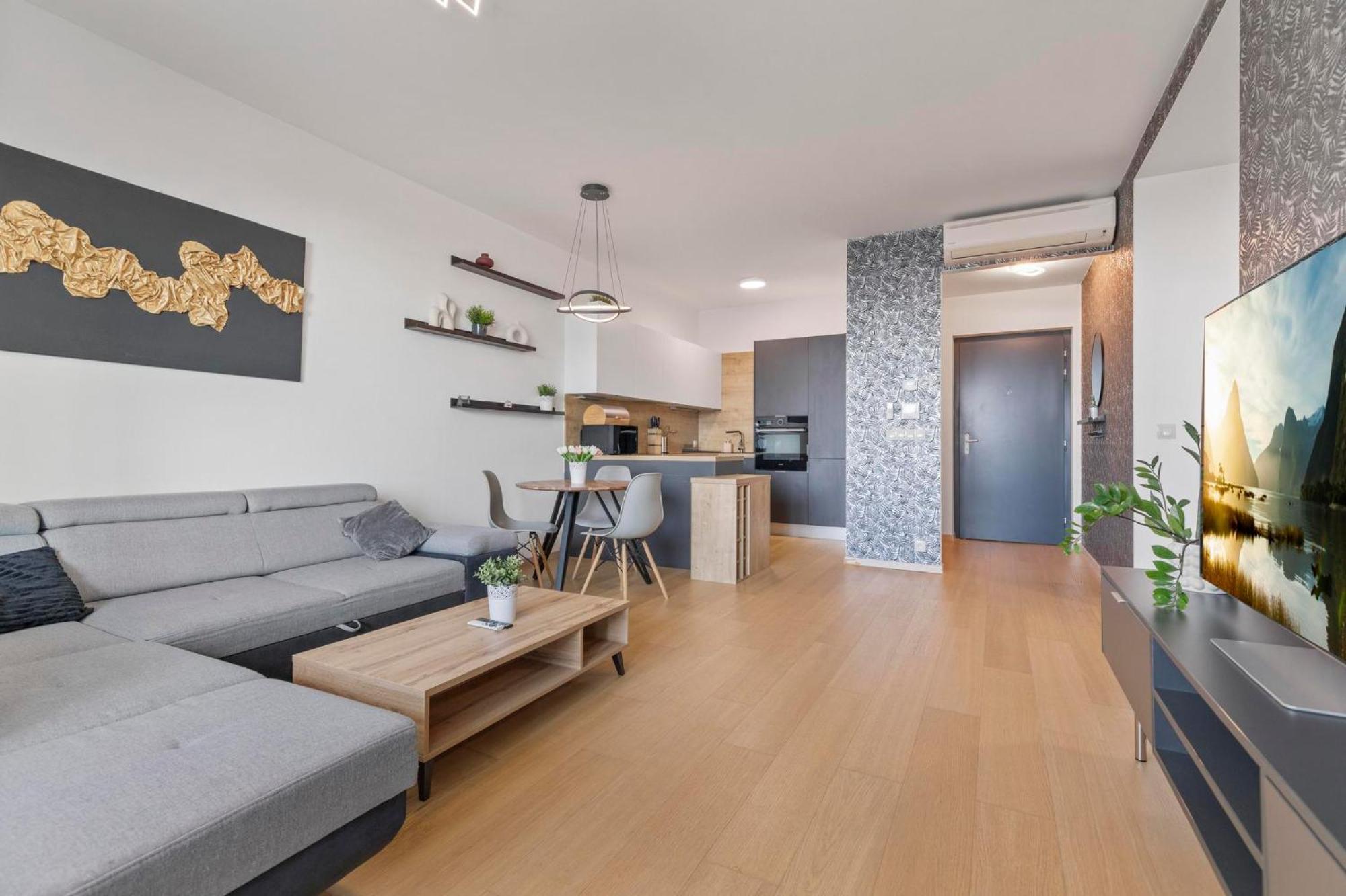 Panorama City Apartment In Downtown Area With Free Parking And Castle View Bratislava Eksteriør bilde