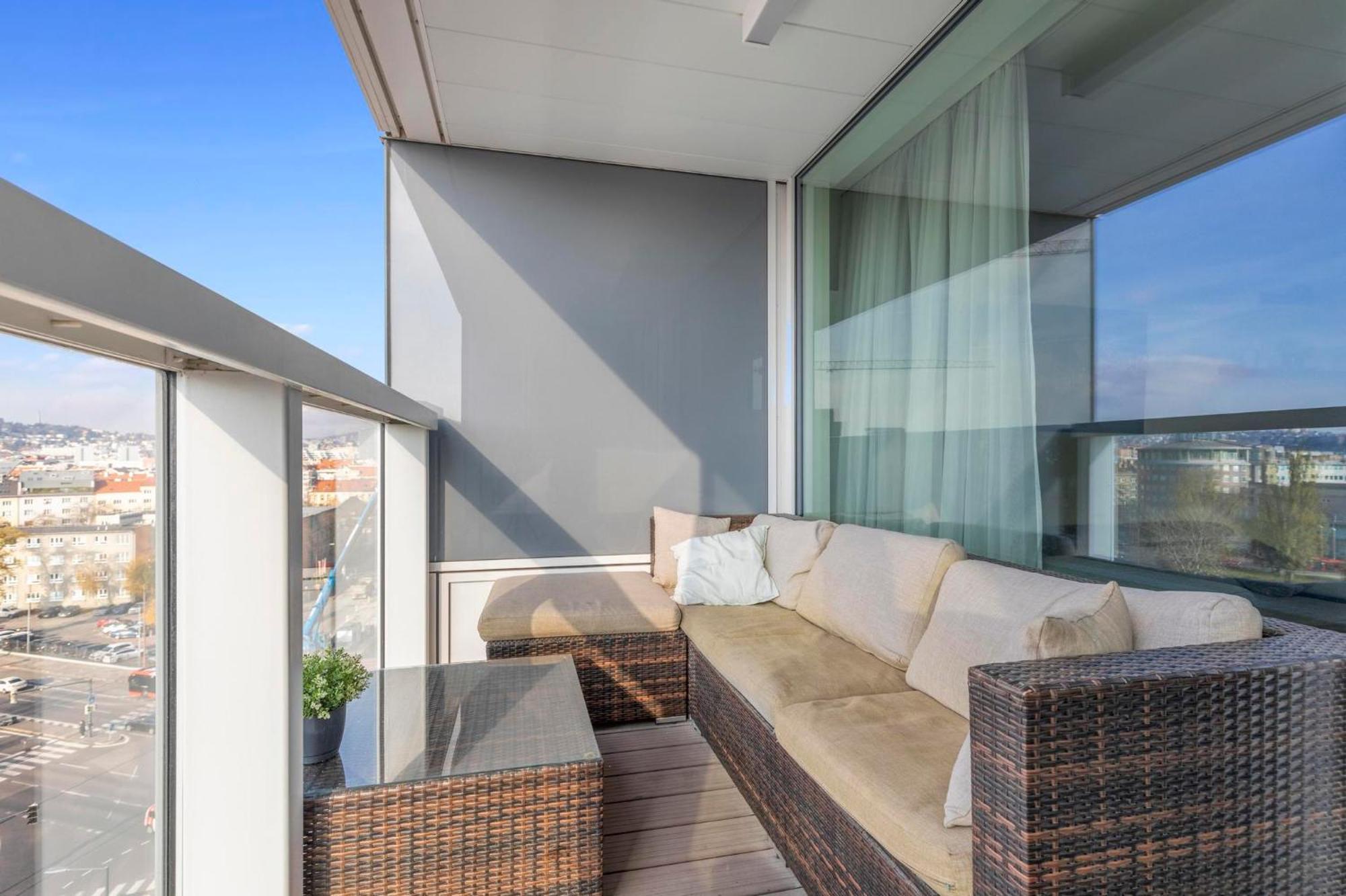 Panorama City Apartment In Downtown Area With Free Parking And Castle View Bratislava Eksteriør bilde
